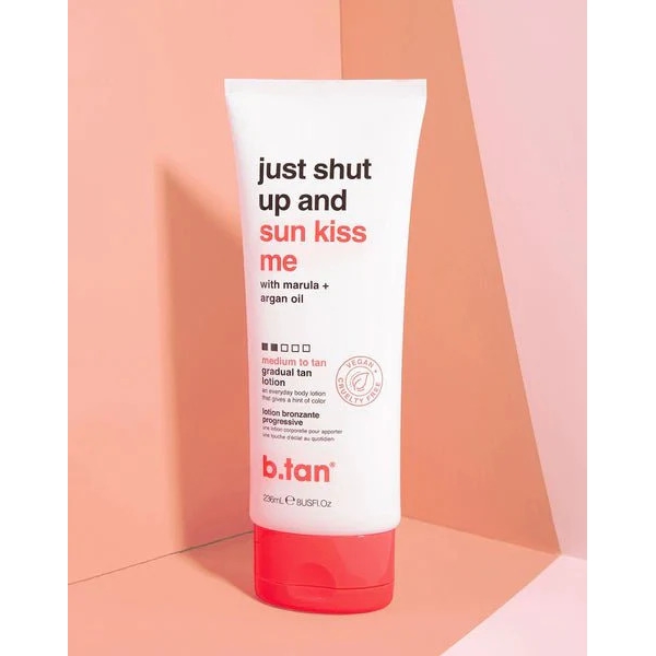 Just Shut Up & Sunkiss Me Gradual Tan Lotion (Bild 2 av 3)